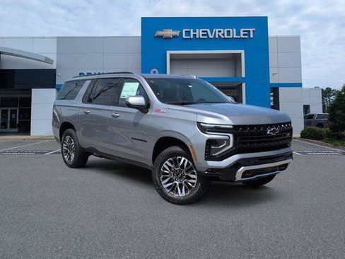New 2026 Chevrolet Suburban Z71 w/ Comfort Package AWD/4WD image 3