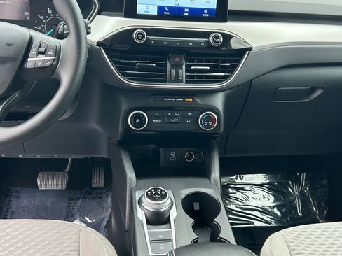 Used 2022 Ford Escape SE image 16