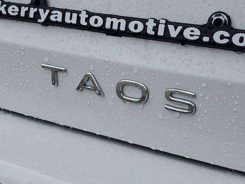 New 2026 Volkswagen Taos SE image 6