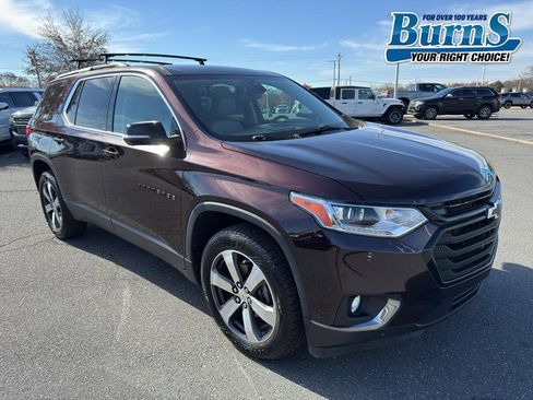 Used 2020 Chevrolet Traverse LT w/ LT Premium Package image 1