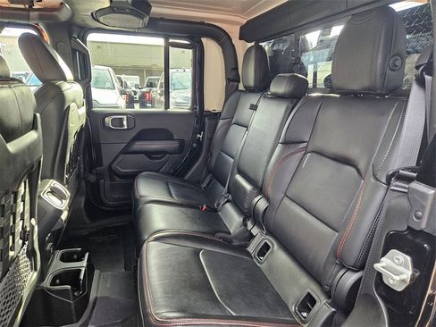 Certified 2023 Jeep Gladiator Rubicon w/ Cold Weather Group image 15