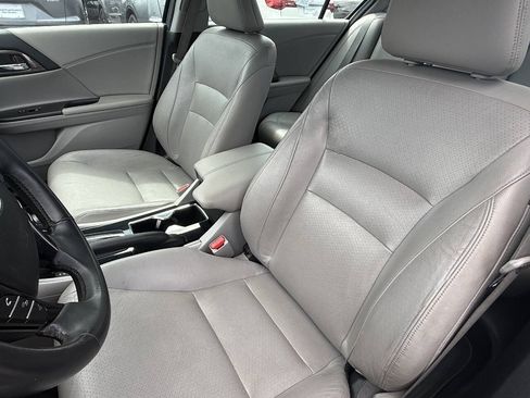 Used 2016 Honda Accord Touring image 19