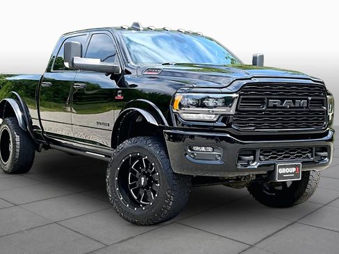 Used 2021 RAM 2500 Limited w/ Night Edition AWD/4WD image 3