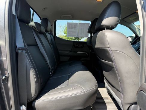 Certified 2021 Toyota Tacoma SR5 AWD/4WD image 18