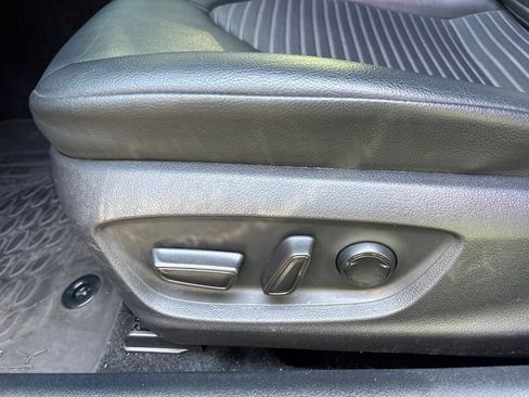Used 2022 Toyota Camry SE FWD image 29