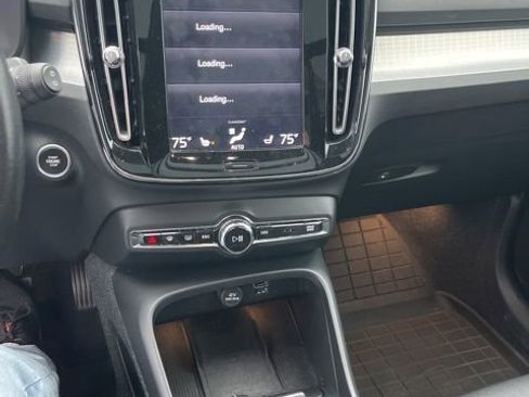 Used 2020 Volvo XC40 T5 Momentum w/ Protection Package image 4
