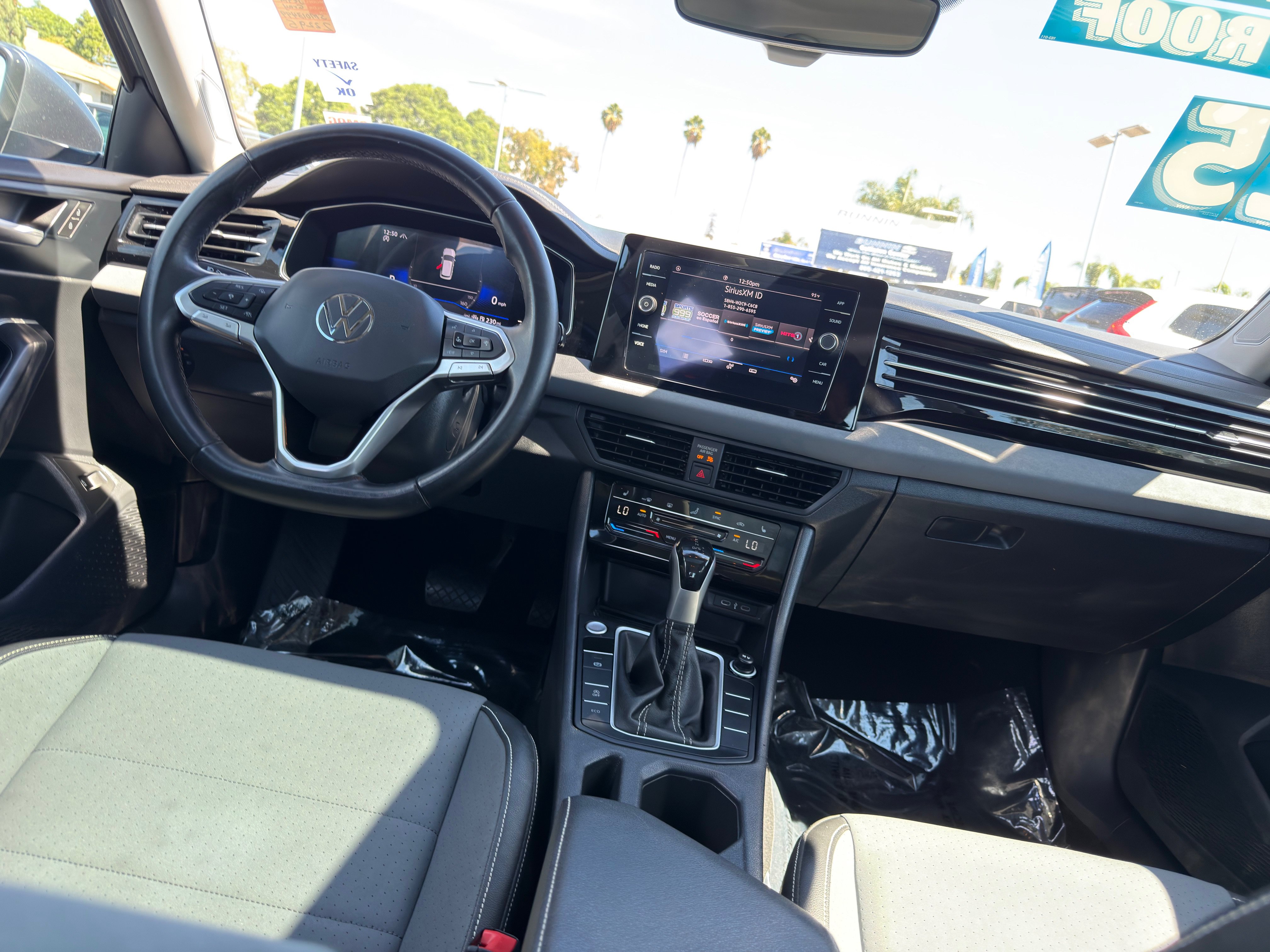 Used 2025 Volkswagen Jetta SE FWD image 19