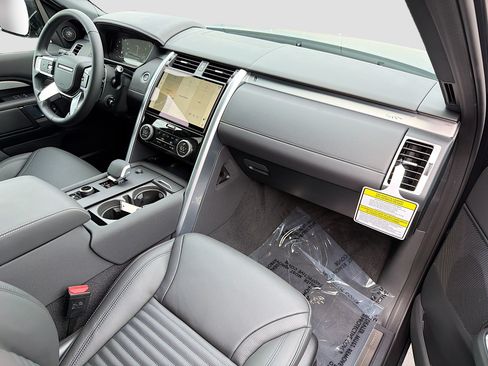 New 2026 Land Rover Discovery Limited Edition AWD/4WD image 13