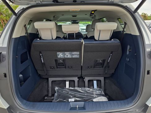New 2026 Kia Carnival EX FWD image 10