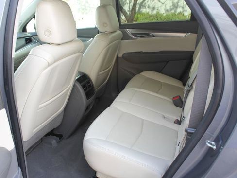 Used 2020 Cadillac XT5 Premium Luxury image 11