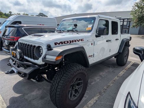 Used 2025 Jeep Gladiator Mojave w/ Convenience Group AWD/4WD image 5