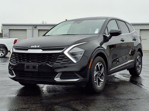 Used 2025 Kia Sportage LX image 2