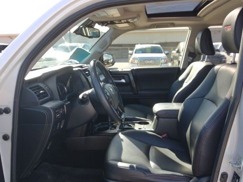 Used 2021 Toyota 4Runner Venture w/ Moonroof Package AWD/4WD image 14