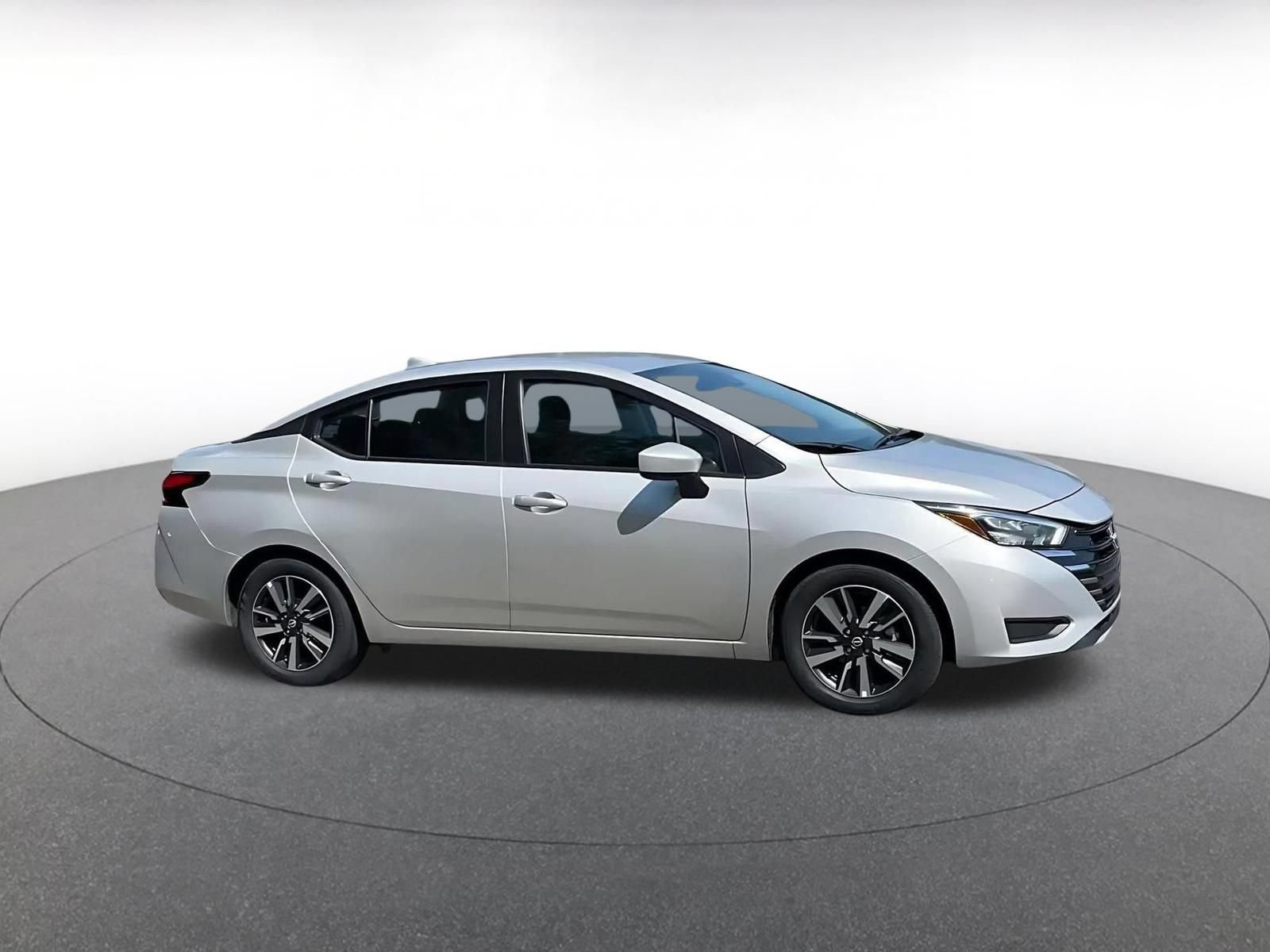 Used 2025 Nissan Versa SV FWD image 3