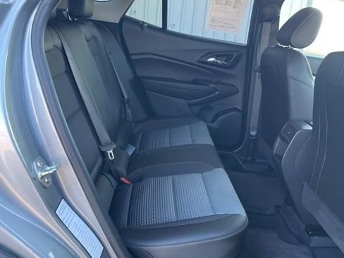 Used 2025 Chevrolet Trax LT w/ LT Convenience Package image 29