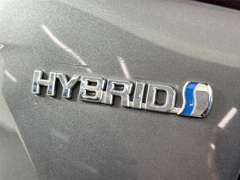 Certified 2022 Toyota Prius LE image 13