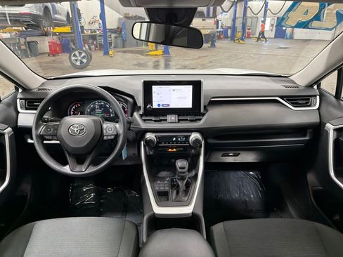 Used 2024 Toyota RAV4 LE AWD/4WD image 15
