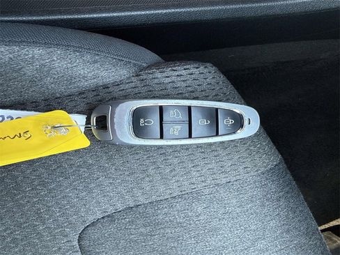 Used 2023 Hyundai Santa Fe SEL image 33