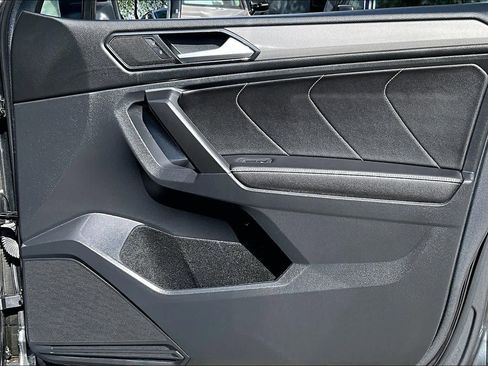 Used 2024 Volkswagen Tiguan SE image 22