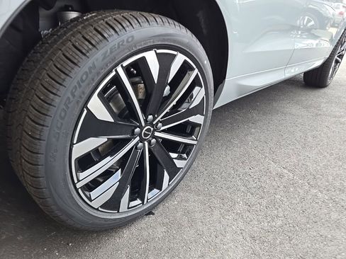 New 2026 Volvo XC60 T8 Ultra w/ Protection Package Premier image 4
