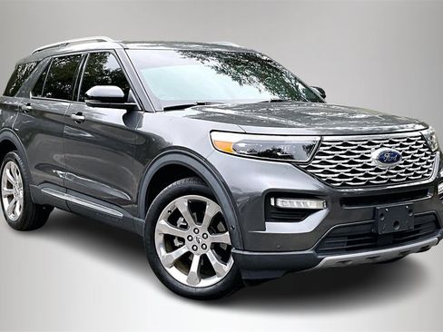 Used 2020 Ford Explorer Platinum w/ Premium Technology Package image 2