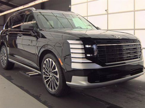 Used 2026 Hyundai Palisade Calligraphy AWD/4WD image 3
