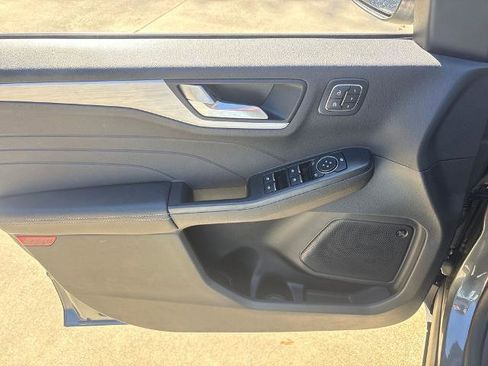 Certified 2025 Ford Escape Platinum w/ Premium Technology Package image 15