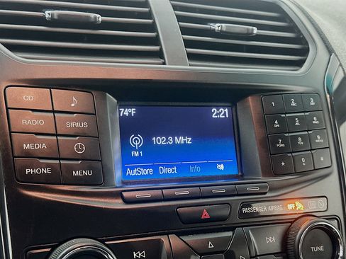 Used 2017 Ford Explorer XLT FWD image 19
