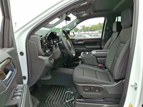Certified 2025 Chevrolet Silverado 1500 LT AWD/4WD image 14
