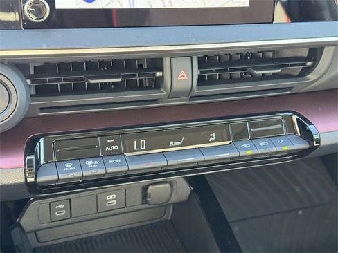 Used 2025 Toyota Prius SE image 19