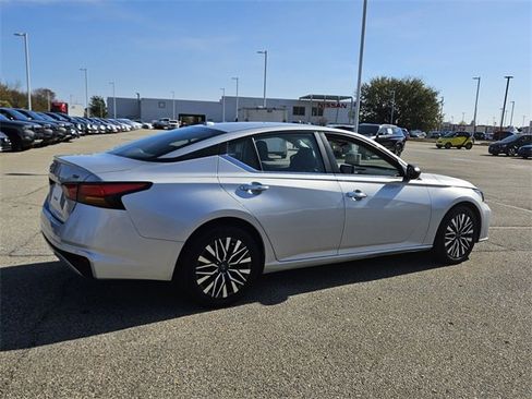 Used 2024 Nissan Altima 2.5 SV image 14