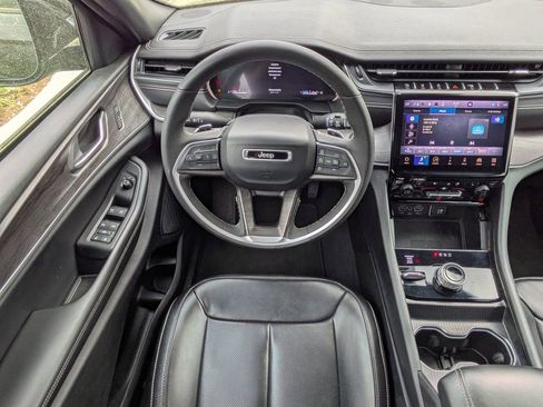 Used 2024 Jeep Grand Cherokee L Limited w/ Luxury Tech Group II image 16