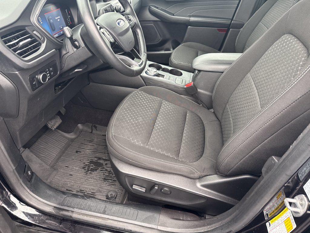 Used 2023 Ford Escape Active AWD/4WD image 17