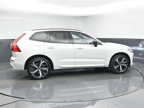 Used 2022 Volvo XC60 B6 R-Design w/ Advanced Package image 8