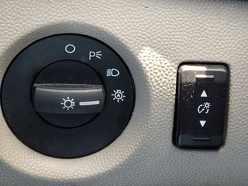 Used 2015 Ford Fiesta SE FWD image 25