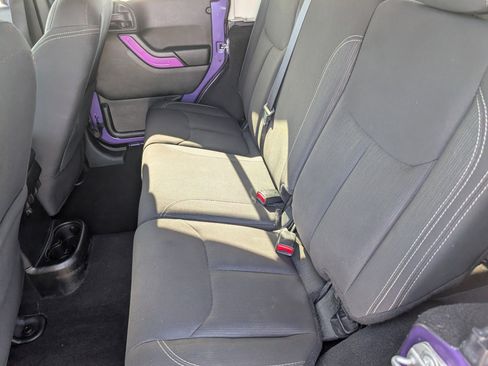 Used 2018 Jeep Wrangler Unlimited Sahara image 18