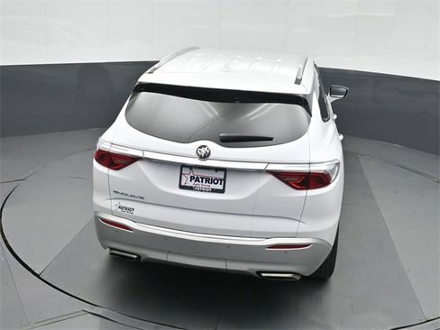 Used 2024 Buick Enclave Premium image 35