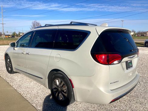 Used 2019 Chrysler Pacifica Touring-L Plus w/ Advanced Safetytec Group image 5