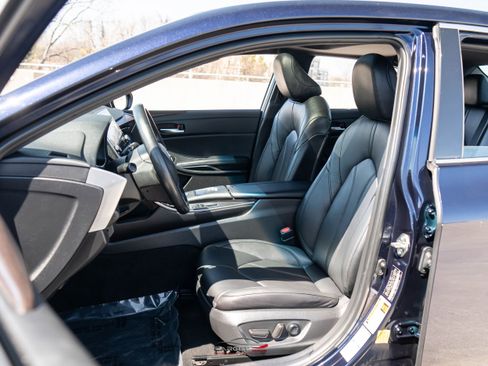 Used 2021 Toyota Avalon XLE w/ Moonroof Package image 12