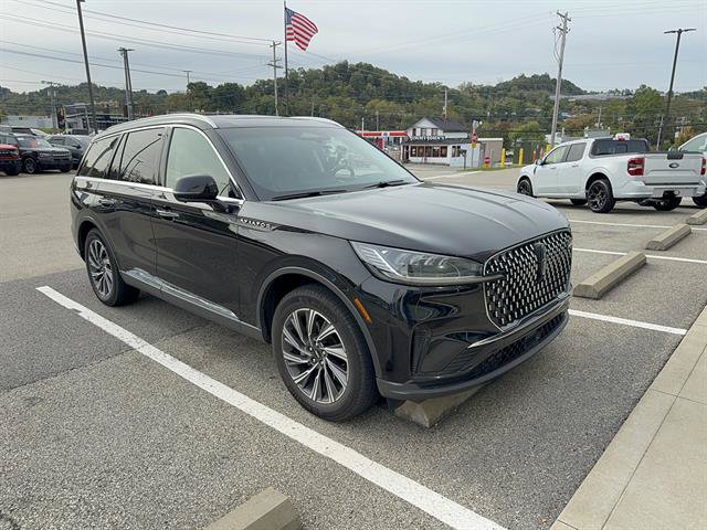 Used 2025 Lincoln Aviator AWD image 4