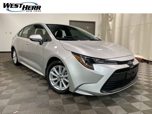 Used 2025 Toyota Corolla LE w/ LE Premium Package image 1