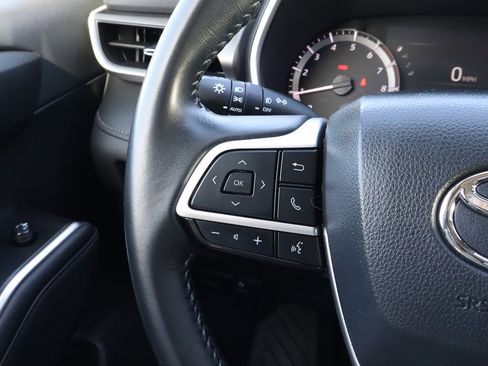 Used 2024 Toyota Highlander XLE image 31