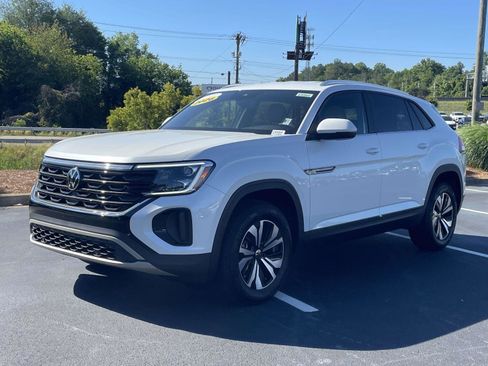 Certified 2026 Volkswagen Atlas Cross Sport SE FWD image 3