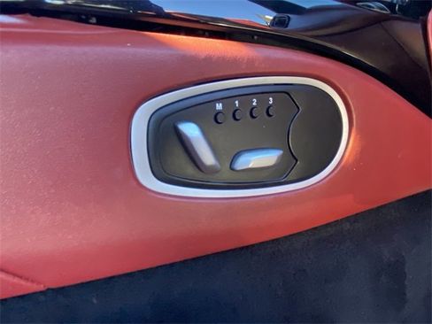 Used 2022 Aston Martin V8 Vantage Roadster image 20