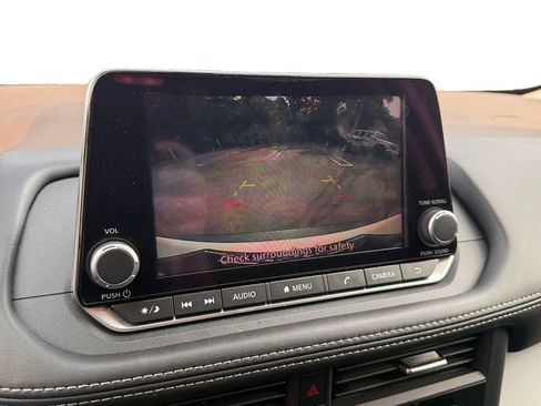 Used 2023 Nissan Rogue S AWD/4WD image 16
