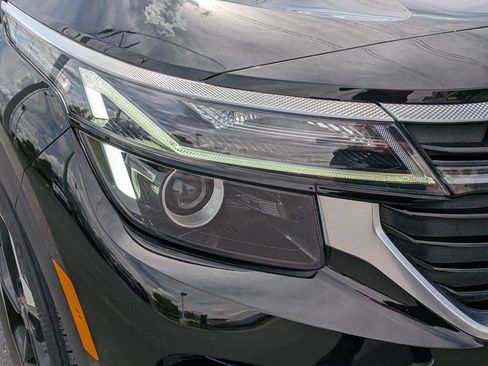 Used 2024 Kia Seltos EX AWD/4WD image 10