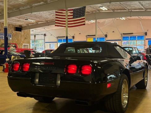 Used 1996 Chevrolet Corvette Coupe RWD image 9