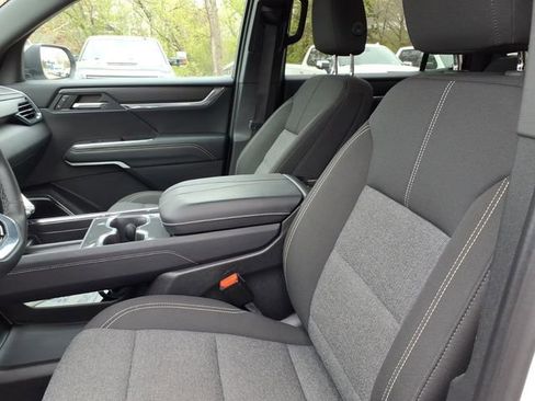 Used 2025 GMC Acadia Elevation AWD/4WD image 19