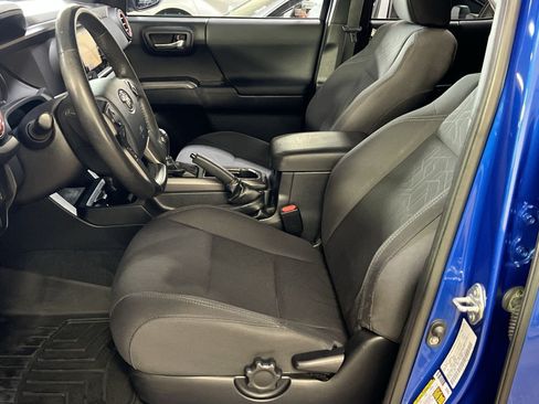 Used 2018 Toyota Tacoma TRD Sport w/ Technology Package AWD/4WD image 14