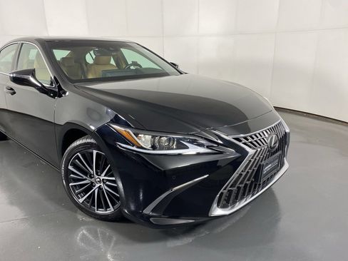 Certified 2022 Lexus ES 350 w/ Premium Package image 2
